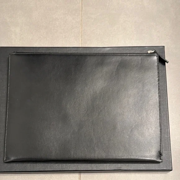 Saint Laurent Sleek Black envelope clutch - Picture 4 of 16